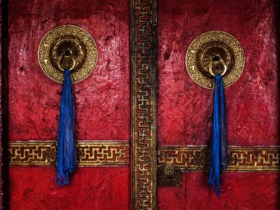 Znaczenie drzwi i okien na świecie | Symboliczne i kulturowe wartości drzwi i okien